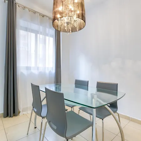 Cosy 2br Just Steps Away From The Promenade By 360 Estates شقة