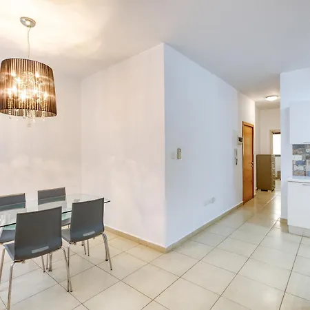 Cosy 2br Just Steps Away From The Promenade By 360 Estates * 세인트폴스베이