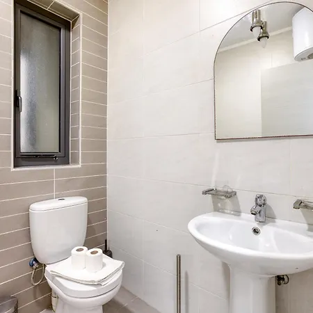 Cosy 2br Just Steps Away From The Promenade By 360 Estates