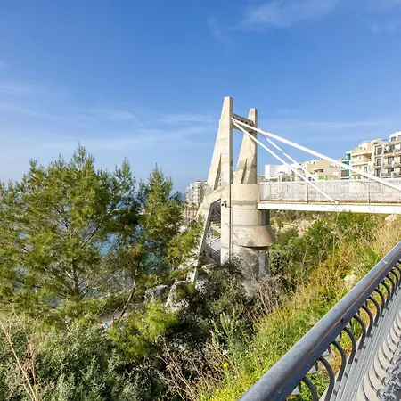 Cosy 2br Just Steps Away From The Promenade By 360 Estates *